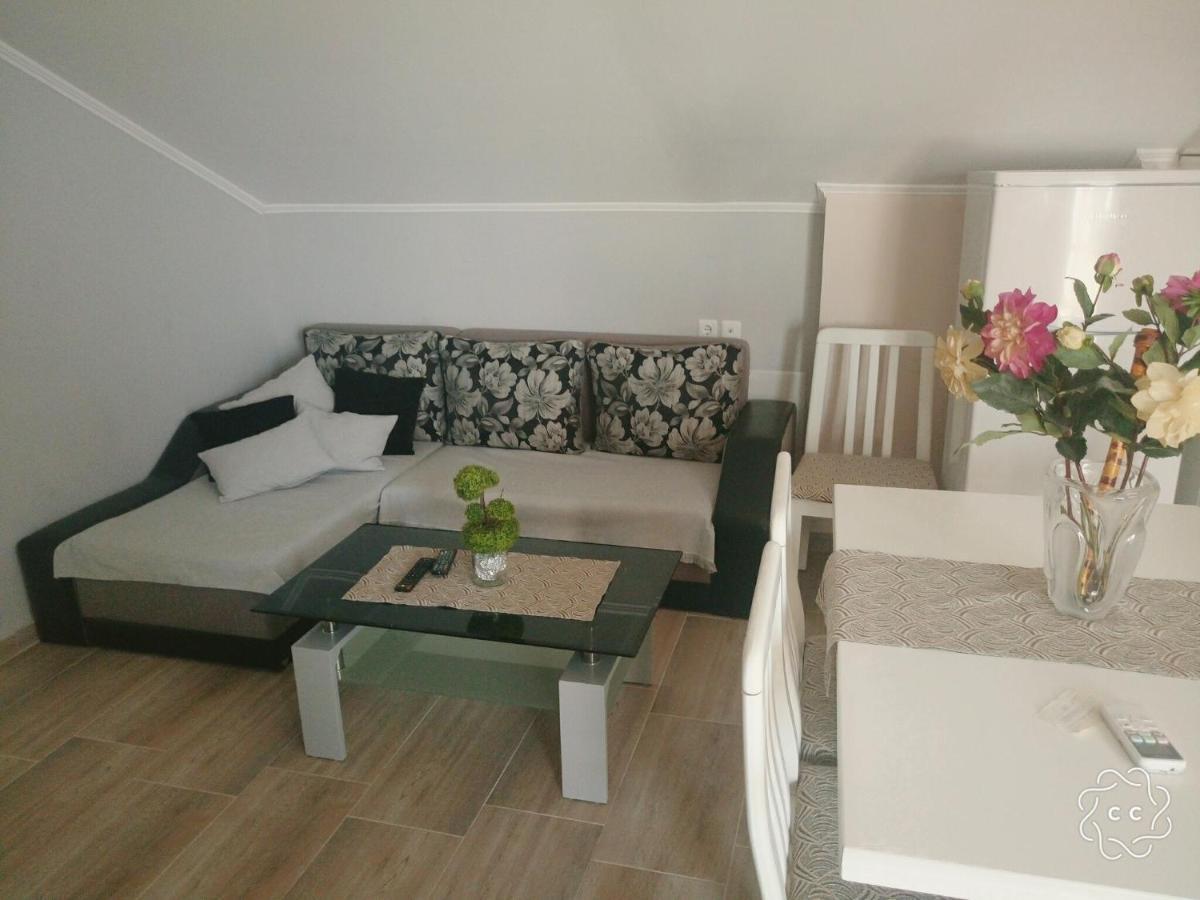 Palm Garden Apartment *